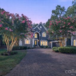 8915 Warwicke Lane