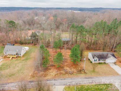 134 River Bank Road sold home in River Run, Statesville, NC