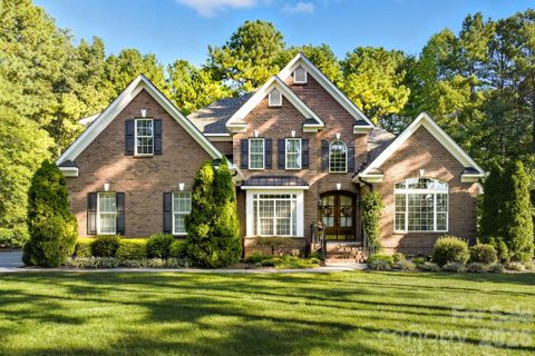 7282 James Court active home in Pebble Bay, Denver, NC