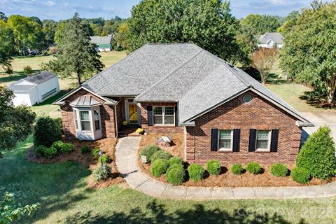 246 Canvasback Road active home in Mallard Head, Mooresville, NC