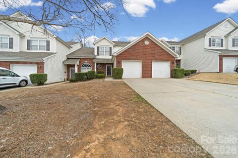 12429 Stratfield Place Circle active home in Carolina Crossing, Pineville, NC
