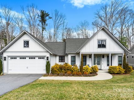215 Lindsey Farm Drive sold home in Highland Lake, Flat Rock, NC