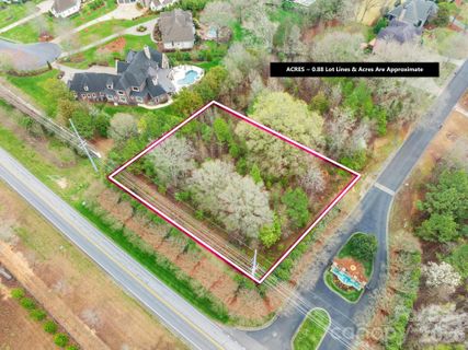 8334 Victoria Lake Drive pending home in Victoria Lake, Waxhaw, NC