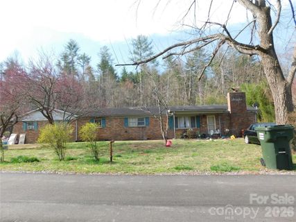 102 Jeff Street pending home in Green Acres, Hendersonville, NC