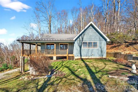 163 Walter Circle active home in Humpback Mountain, Spruce Pine, NC
