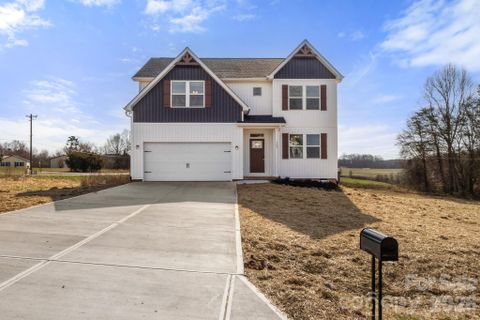 105 Indian Wells Court pending home in Hunters Run, Harmony, NC
