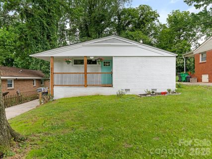 1831 Erie Street active home in Lincoln Heights, Charlotte, NC