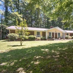 106 E Laurel Lane