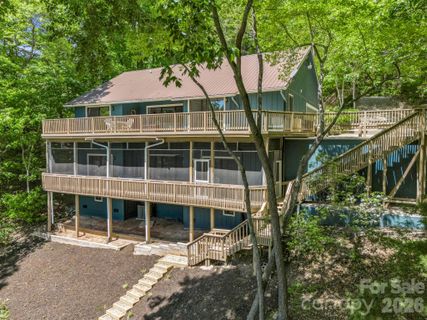 255 Gateway Drive active home in Rumbling Bald On Lake Lure, Lake Lure, NC