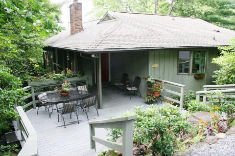 31 Rhododendron Road pending home in Christmount, Black Mountain, NC