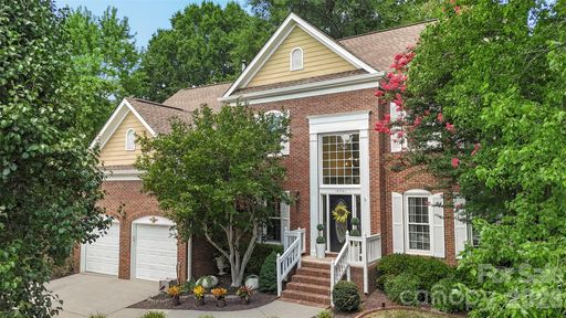 10701 Spring Camp Way pending home in Thornhill, Charlotte, NC