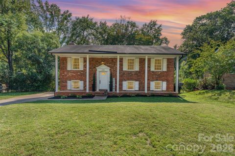 6000 Ferndale Place sold home in Eastbrook Woods, Charlotte, NC
