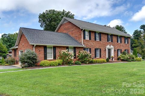 507 Fenwick Court sold home in Crooked Creek, Hendersonville, NC