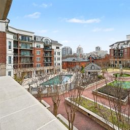 300 W 5th Street