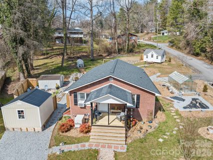 110 Ewart Drive sold home in Hebron Terrace, Hendersonville, NC