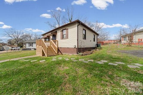 1866 Hilltop Circle active home in Flint Manufacturing Company, Gastonia, NC