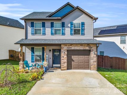 358 Cardwell Lane pending home in Sycamore Cottages, Fletcher, NC