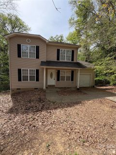 7336 Everett Drive pending home in Westerwood, Charlotte, NC