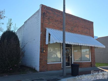 122 N Maple Street