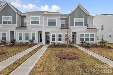 4628 Lakeview Road active home in Lakeview Village, Charlotte, NC
