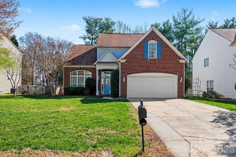 8842 Fieldcroft Drive sold home in Blakeney Heath, Charlotte, NC
