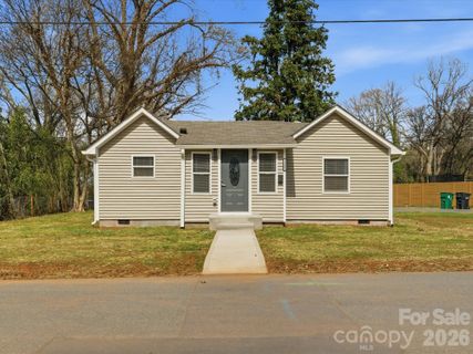 3900 Plainview Road active home in Enderly Park, Charlotte, NC