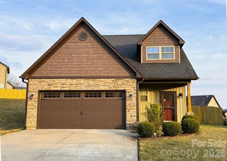 28 Mallard Run Drive sold home in Mallard Run, Arden, NC