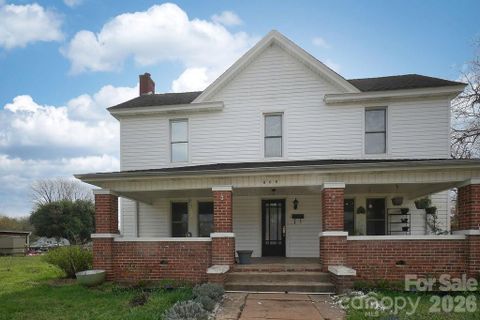 606 Main Street
