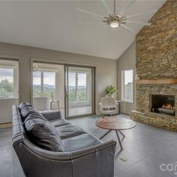 204 Fleetwood Plaza