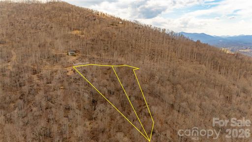 000 Elliotts Loop active home in Bear Ridge, Bakersville, NC