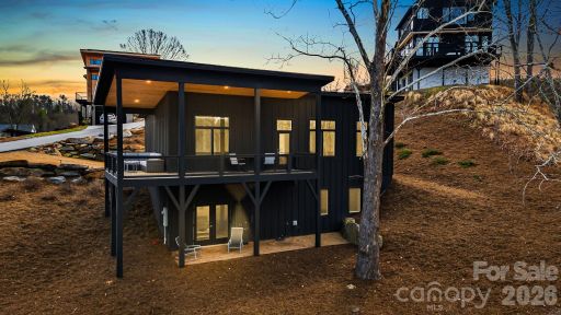 306 Broad Vista Lane