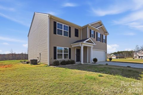 221 Culloden Drive pending home in Highland Place, Mocksville, NC
