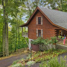 215 Goldenleaf Road