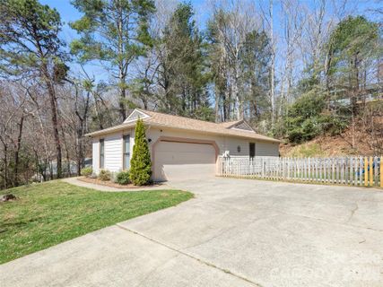 111 Averys Creek Lane sold home in The Village At Averys Creek, Arden, NC