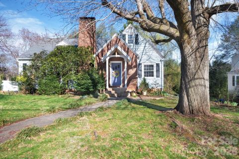 25 Bear Creek Road active home in Malvern Hills, Asheville, NC