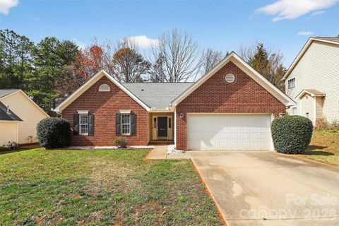 7022 Duchamp Drive pending home in Bradfield Farms, Charlotte, NC