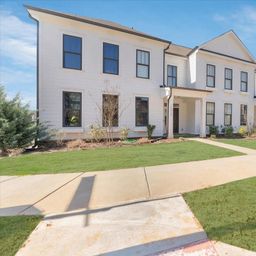 10032 Trailhead Way