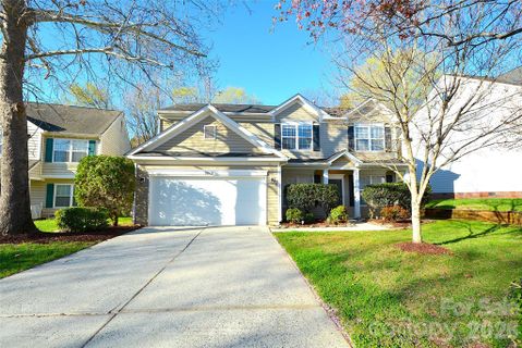 9815 Steed Court pending home in Davis Lake, Charlotte, NC