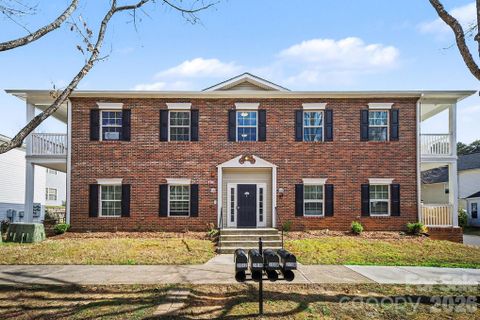 21510 Aftonshire Drive active home in Mill Creek Condominiums, Cornelius, NC