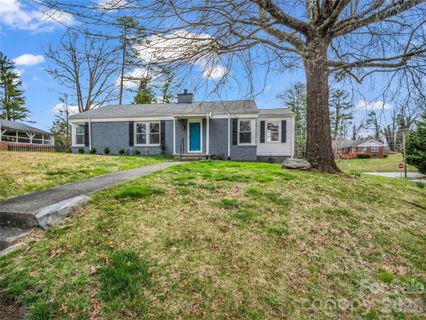 1038 Sylvan Boulevard sold home in Sylvan Heights, Hendersonville, NC
