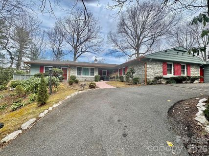 126 Ridgeview Road pending home in Swiss Pine Lake, Spruce Pine, NC
