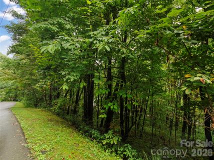 Lot 28 Jefferson Lane pending home in Crestview Pointe, Waynesville, NC