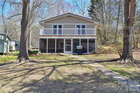 320 Pinehaven Drive sold home in Pinehaven, Badin Lake, NC