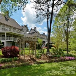 38 Highland Pointe Drive