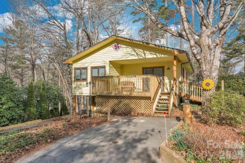6 Ridgewood Lane active home in Linville Land Harbor, Newland, NC