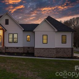 1213 Creekside Drive