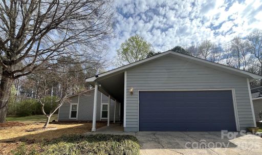 6525 Thamesmead Lane pending home in Danbrooke Park, Mint Hill, NC