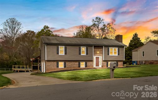 1757 Castlewood Court