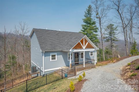 823 Silverstone Drive pending home in Silverstone, Hendersonville, NC
