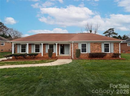 6214 Ashcrest Drive pending home in Montclaire, Charlotte, NC